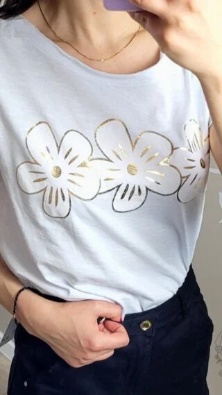 T-shirt z kwiatami biała