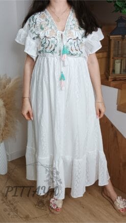 Długa biała sukienka 1